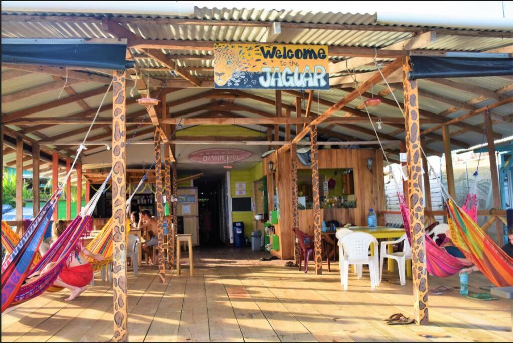 El Jaguar Hostel Bocas Town Exterior foto