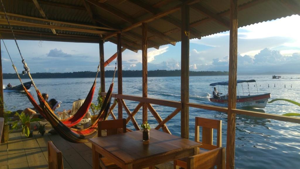 El Jaguar Hostel Bocas Town Exterior foto