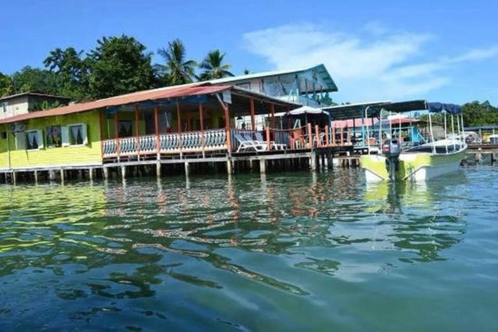 El Jaguar Hostel Bocas Town Exterior foto